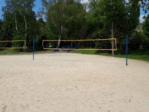 Zasady bezpiecznego korzystania z boisk do siatkówki plażowej